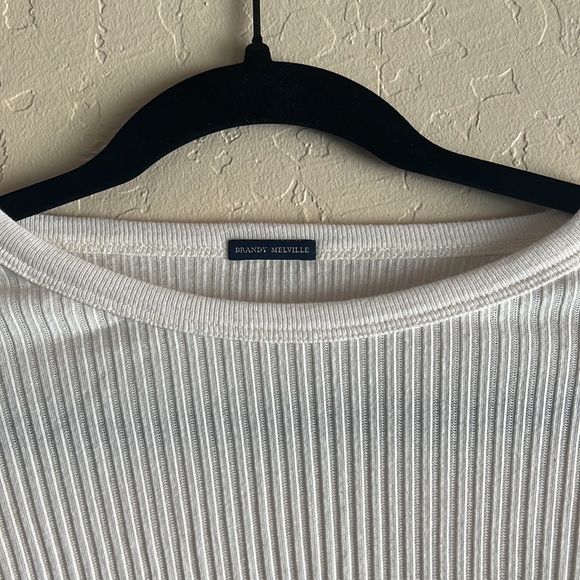 BRANDY MELVILLE TOP - Picture 2 of 2
